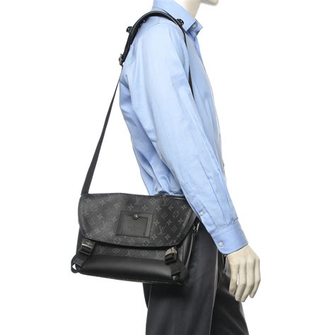 blauwe louis vuitton messenger bag|Messenger Voyager PM .